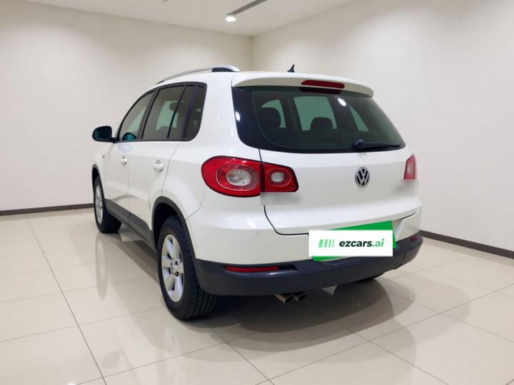 Tiguan 2012 1.8TSI AT RWD photo 4