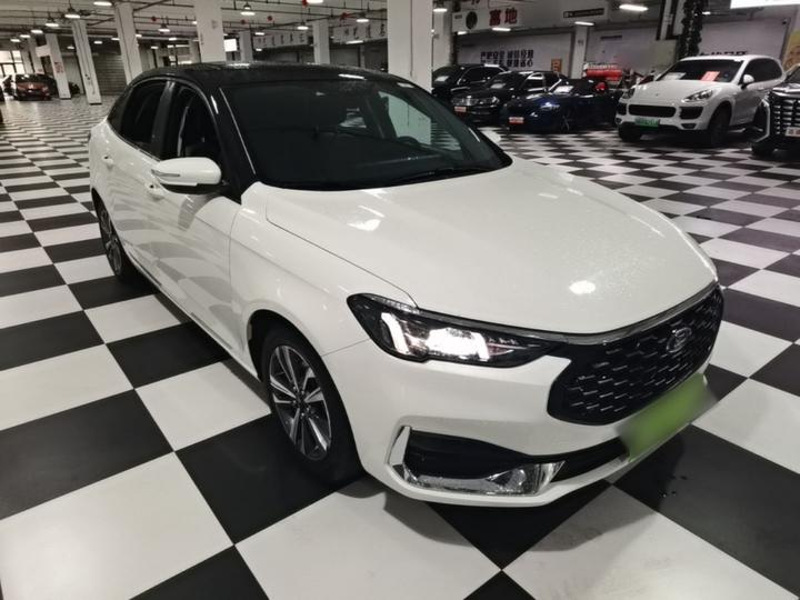 Escort 2021 1.5L AT photo 3