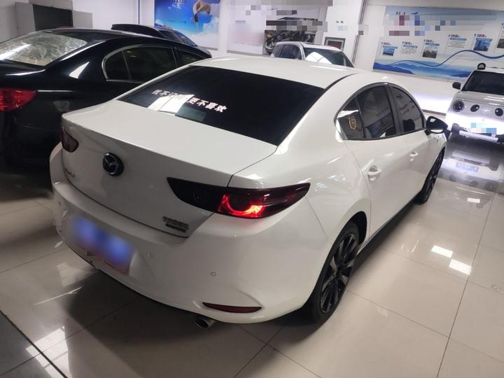 3 Axela 2023 2.0L AT photo 6