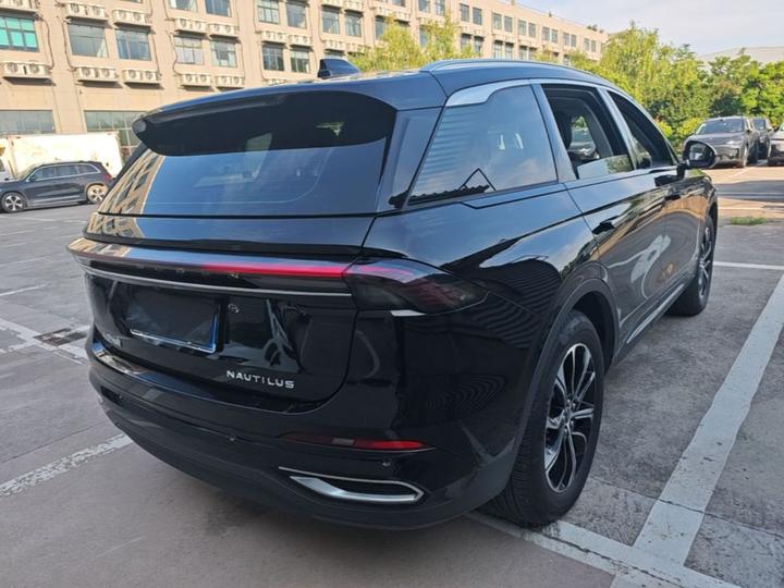 Nautilus 2023 2.0T AWD photo 4