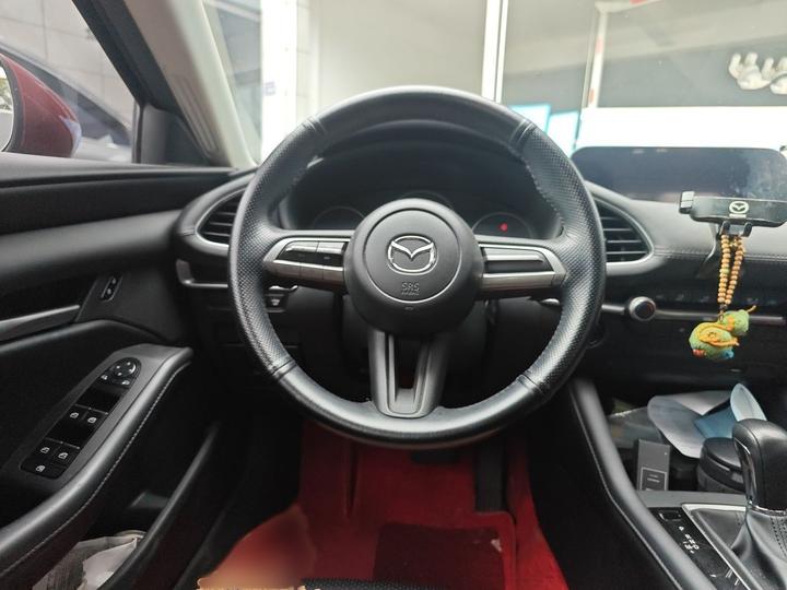 3 Axela 2020 1.5L AT photo 3