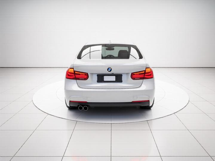 3 Series 2019 320Li M Sport Package photo 3