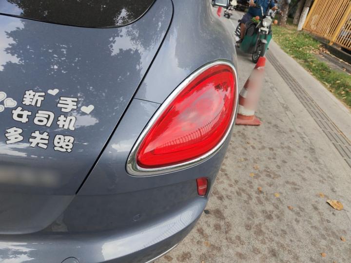 2022 555km Premium photo 7