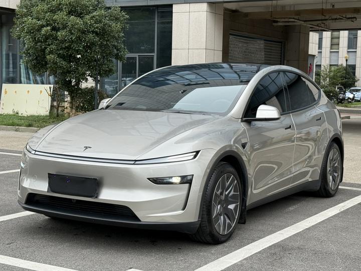 Model Y L 2025 Long Range AWD