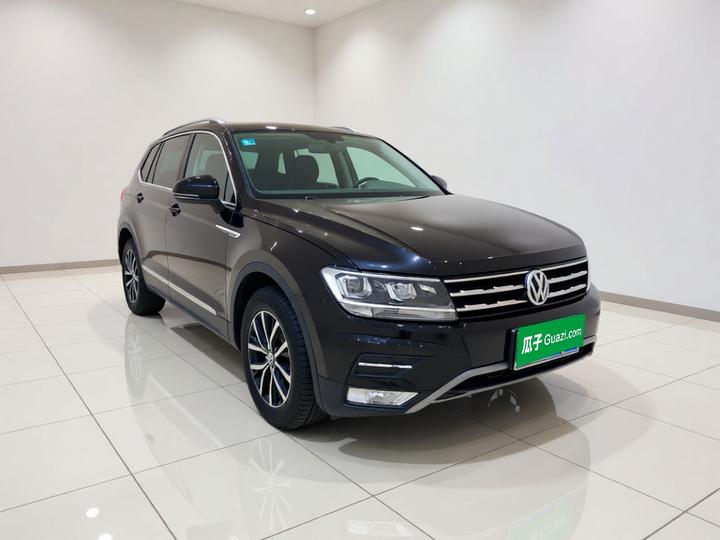 Tiguan L 2018 Facelift 330TSI AT RWD Luxury photo 3
