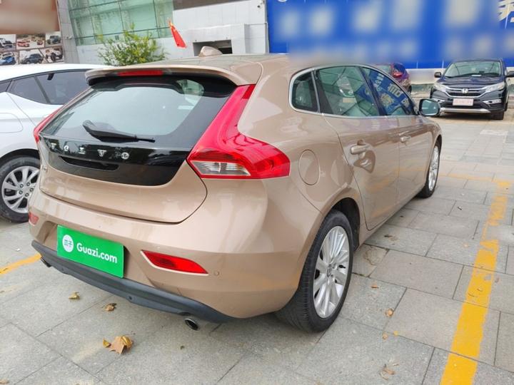 V40 2015 1.6T photo 6