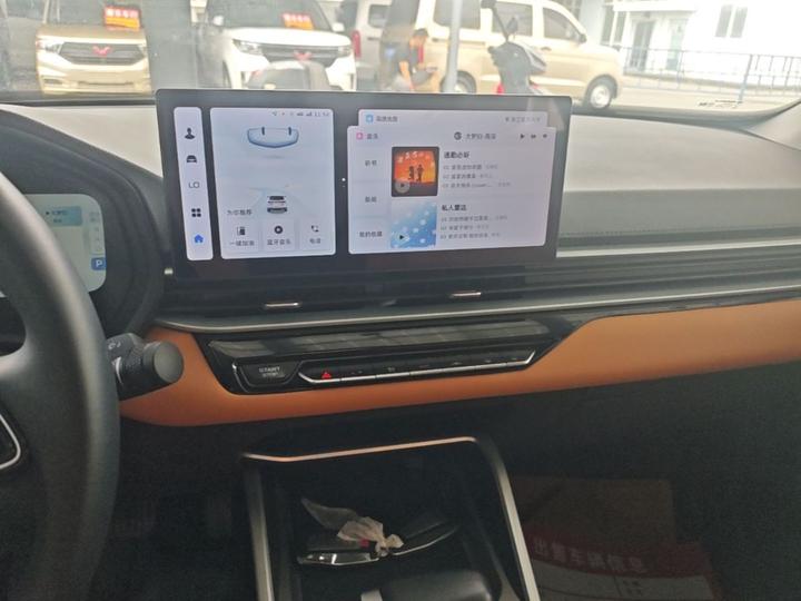Emgrand 2025 4 1.5L CVT Flagship photo 8