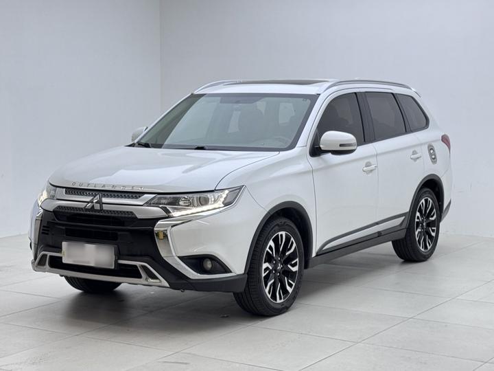 Outlander 2019 2.0L RWD Enjoy 5-Seater China VI