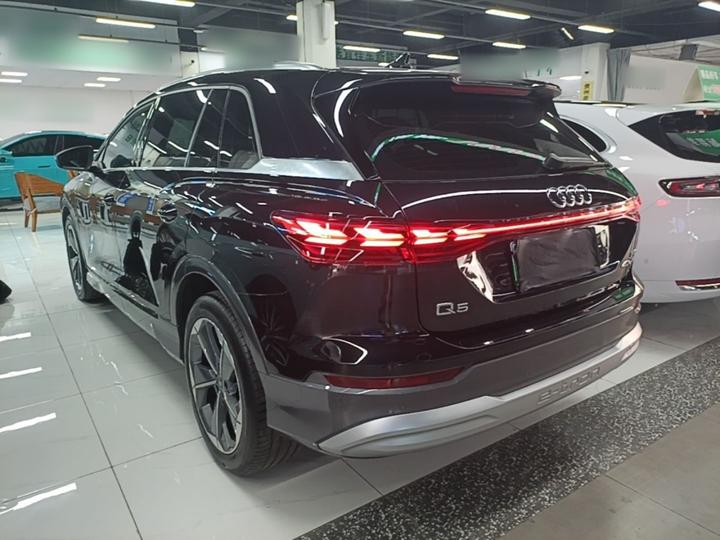 Q5 e-tron 2022 40 e-tron Starlight photo 4