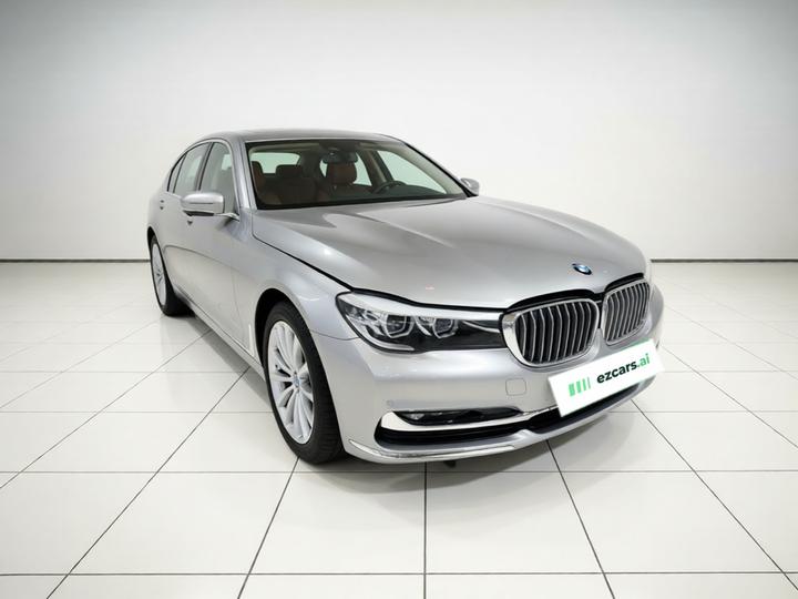 7 Series 2018 730Li Leading Excellence photo 3