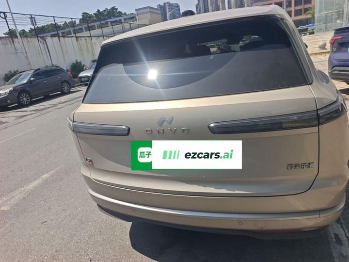 L90 2025 Ultra 6-Seater 60 photo 3