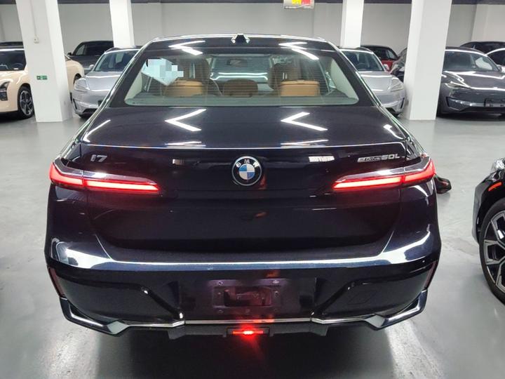 i7 2023 eDrive50L Leading M Sport Package photo 3