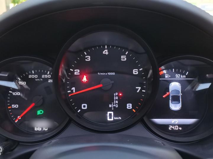 718 2018 Boxster 2.0T photo 3