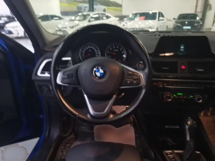 1 Series 2018 118i Sport photo 6