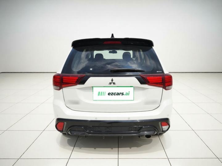 Outlander 2021 2.4L AWD 5-Seater photo 3