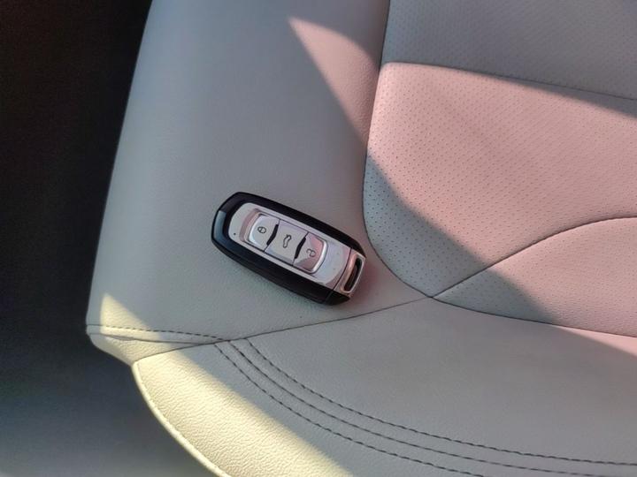 Emgrand 2016 Sedan 1.5L MT Luxury photo 8