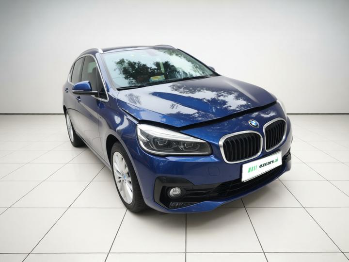 2 Series Wagon 2018 218i Leading photo 3