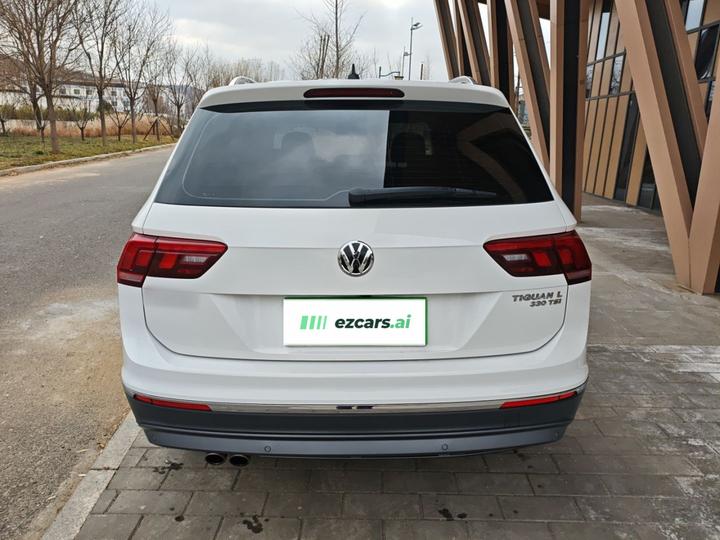 Tiguan L 2018 330TSI AT RWD Comfort photo 4