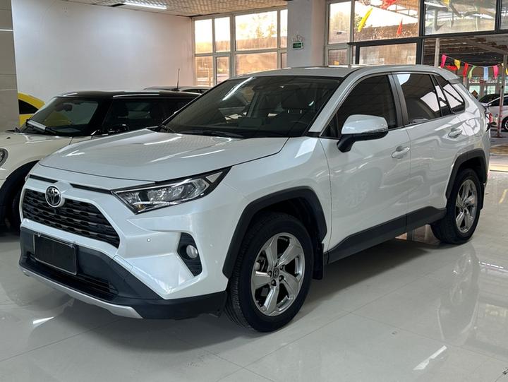 RAV4 2022 2.0L CVT RWD Plus photo 3