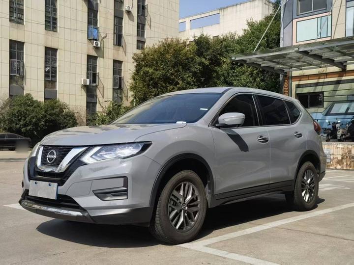 X-Trail 2025 2.0L RWD Leading