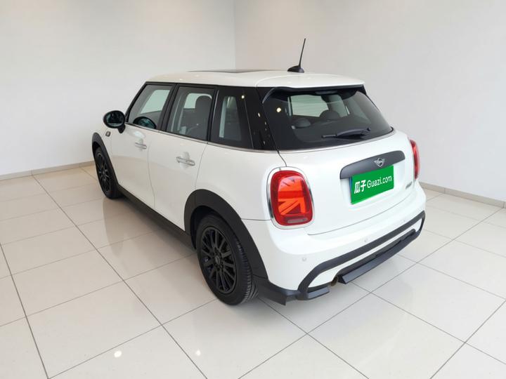2023 1.5T ONE 5-Door photo 4