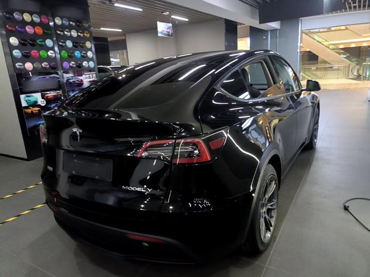 Model Y 2024 RWD photo 6
