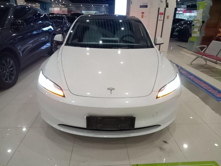 Model 3 2023 RWD photo 2