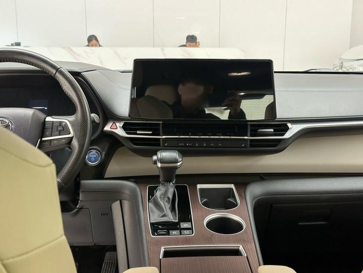 Granvia 2023 2.5L Hybrid Premium PLUS photo 7