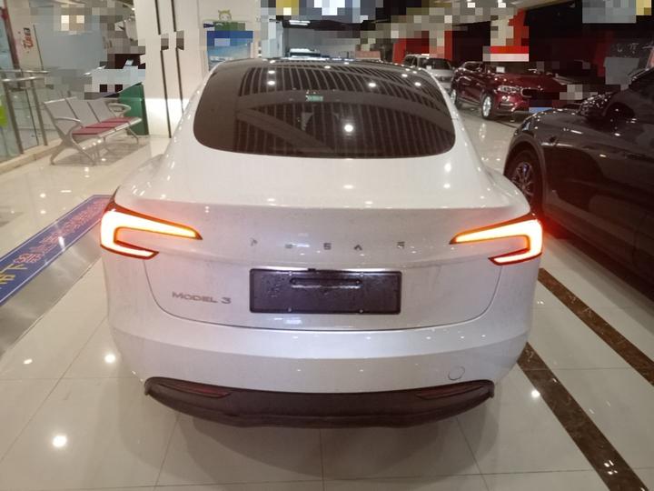 Model 3 2023 RWD photo 5