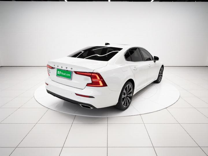 S60 2022 B4 Luxury photo 4