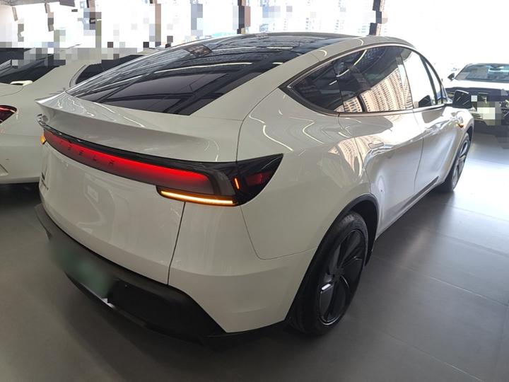 Model Y 2025 RWD photo 4