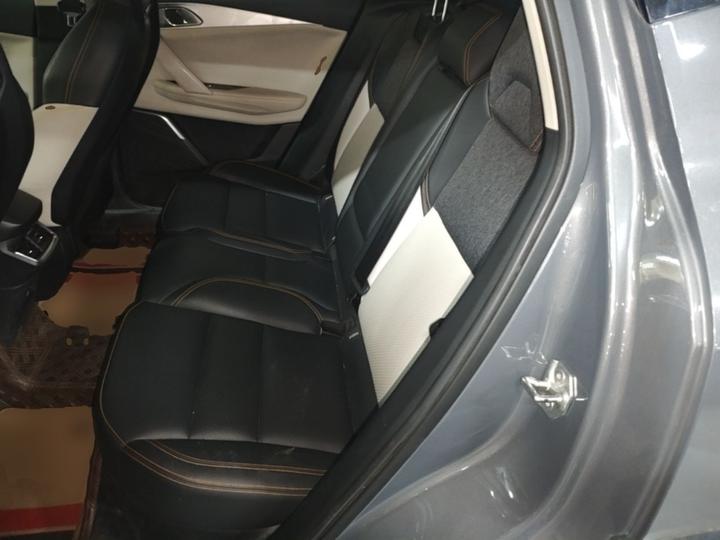 06 EM-P 2020 PHEV Plus photo 4
