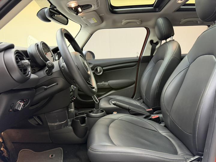 2021 1.5T ONE 5-Door photo 6