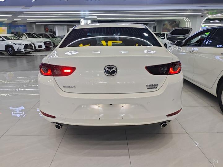 3 Axela 2023 2.0L AT photo 3