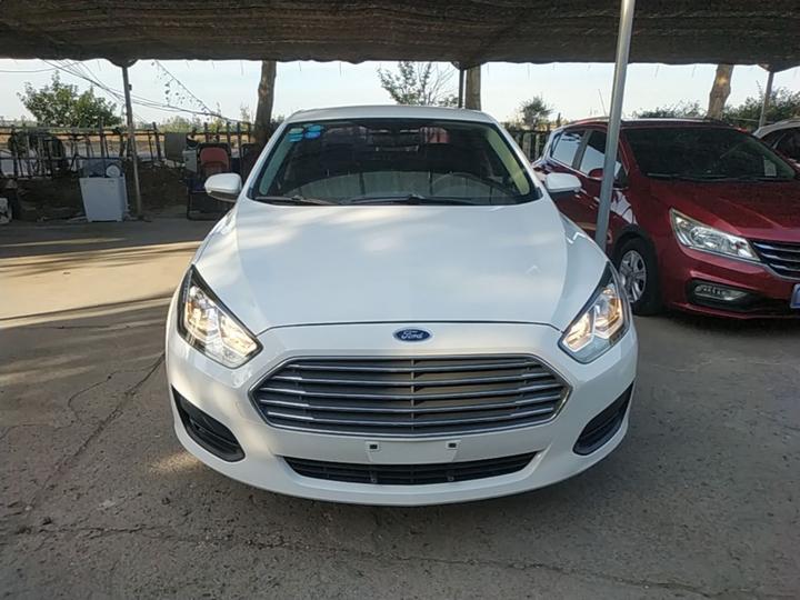 Escort 2017 Facelift 1.5L AT Comfort photo 2
