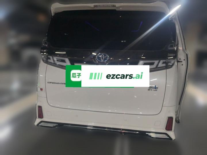 2023 Crown Hybrid 2.5L HV Luxury photo 5