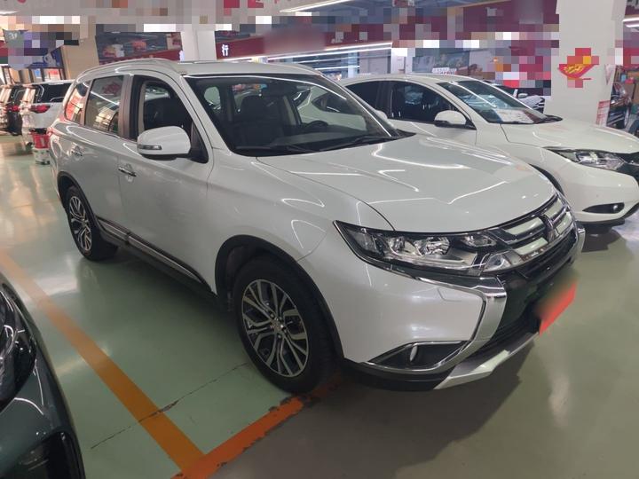 Outlander 2016 2.4L AWD Luxury 7-Seater photo 3