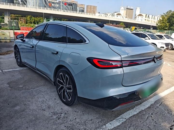 2025 140km Luxury photo 4
