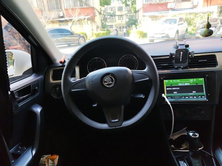 Rapid Spaceback 2016 Facelift 1.6L AT photo 3