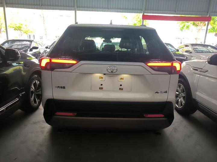 RAV4 2020 2.0L CVT RWD photo 5