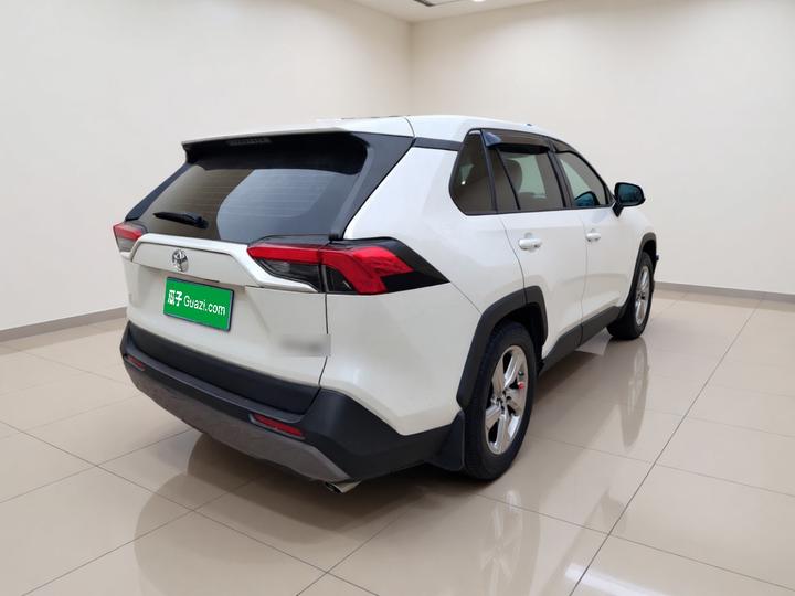 RAV4 2022 2.0L CVT RWD photo 4