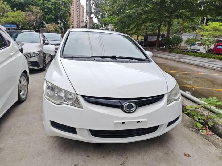 CiiMO 2015 1.8L AT Comfort photo 2