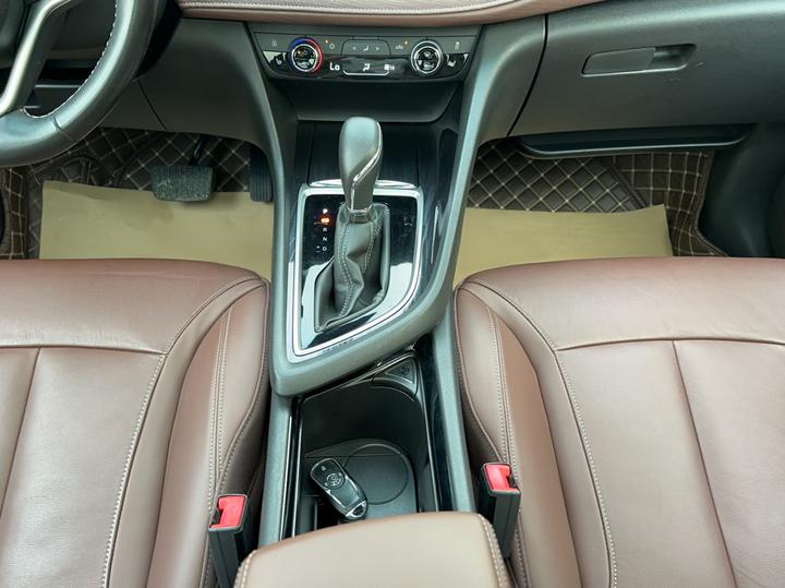 GL6 2018 18T 6-Seater Luxury photo 6