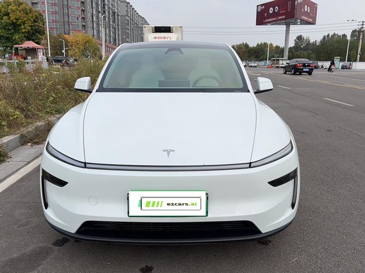 Model Y 2025 RWD photo 2