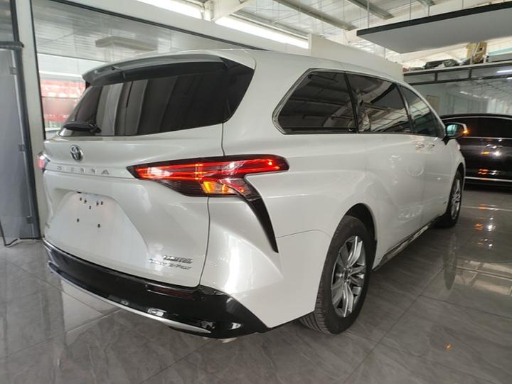Sienna 2024 2.5L Hybrid AWD Premium photo 6
