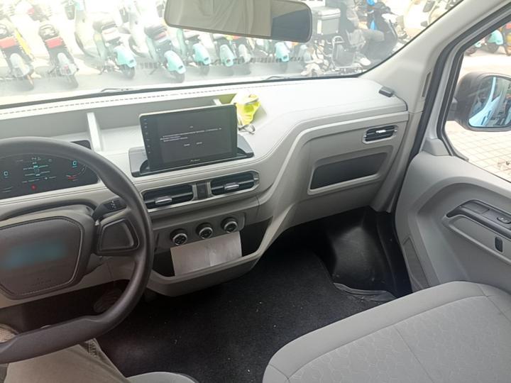 E 2025 53.58kwh Medium Wheelbase photo 5
