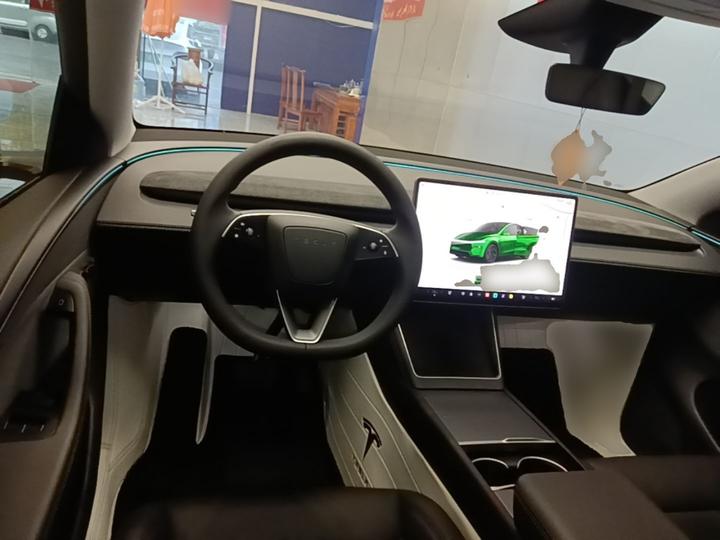 Model Y 2025 RWD Launch Edition photo 5