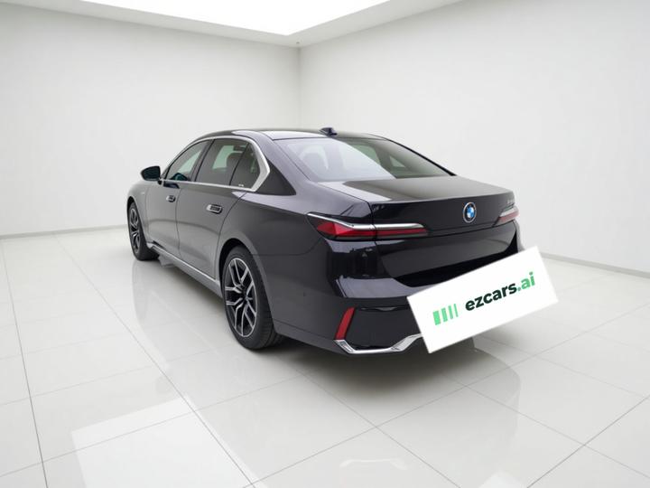 7 Series 2023 735Li M Sport Package photo 4