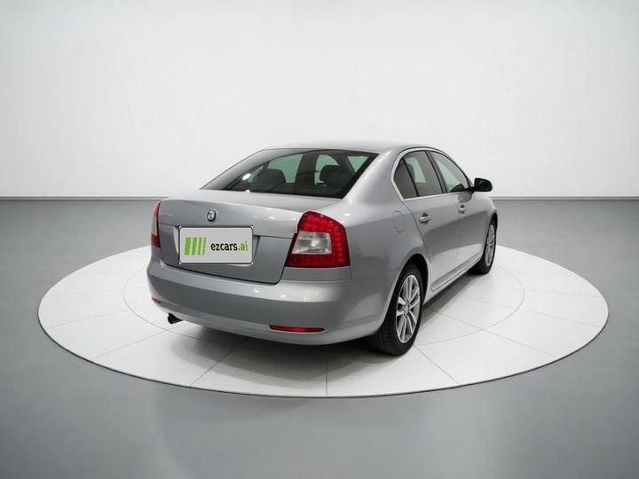 Octavia 2013 1.6L MT photo 5