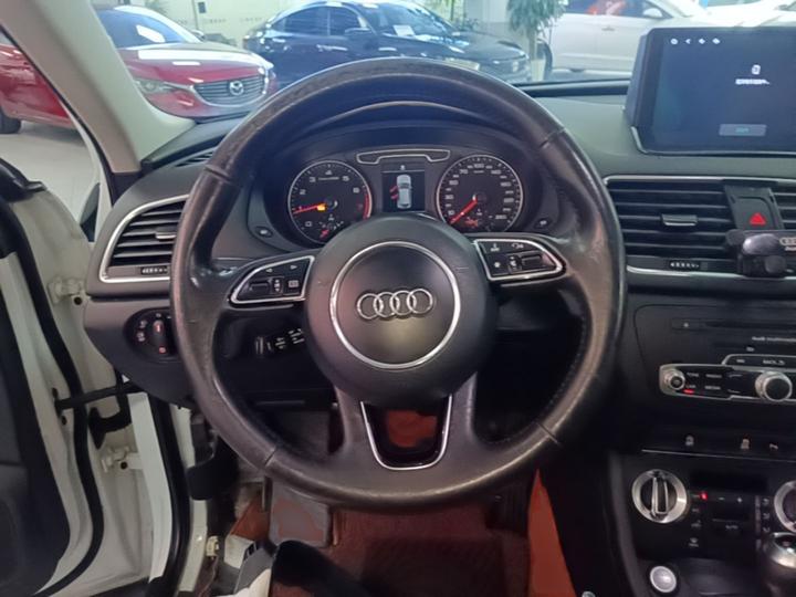 Q3 2015 35 TFSI Progressive photo 2